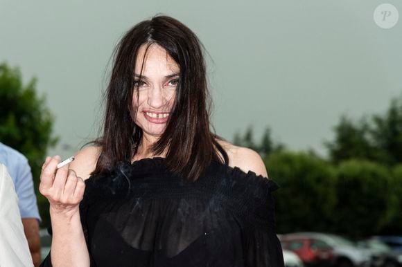 Béatrice Dalle - Arrivées à la cérémonie de clôture du festival Plurielles à Compiègne, France, le 19 juin 2021. © Pierre Perusseau/Bestimage