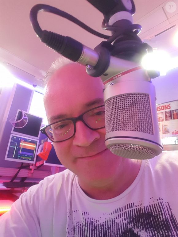 "Didier était un passionné de radio, de musique, d’humour, d’humain, nous avons tous appris, auprès de lui, une oreille attentive, un mentor pour beaucoup d’entre nous" écrit la station, sur son compte Facebook et son site Internet, dans un message très émouvant.

Didier Raynal, sur une photo publiée sur son compte Facebook. Facebook Didier Raynal