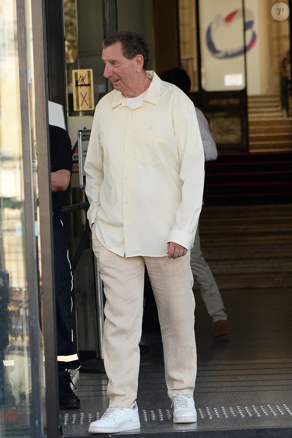 Pierre Botton - J.L.Lahaye s'est marié en secondes noces avec sa compagne P.Aubin à la mairie du 18ème arrondissement de Paris, le 2 juillet 2025. © Agence / Bestimage