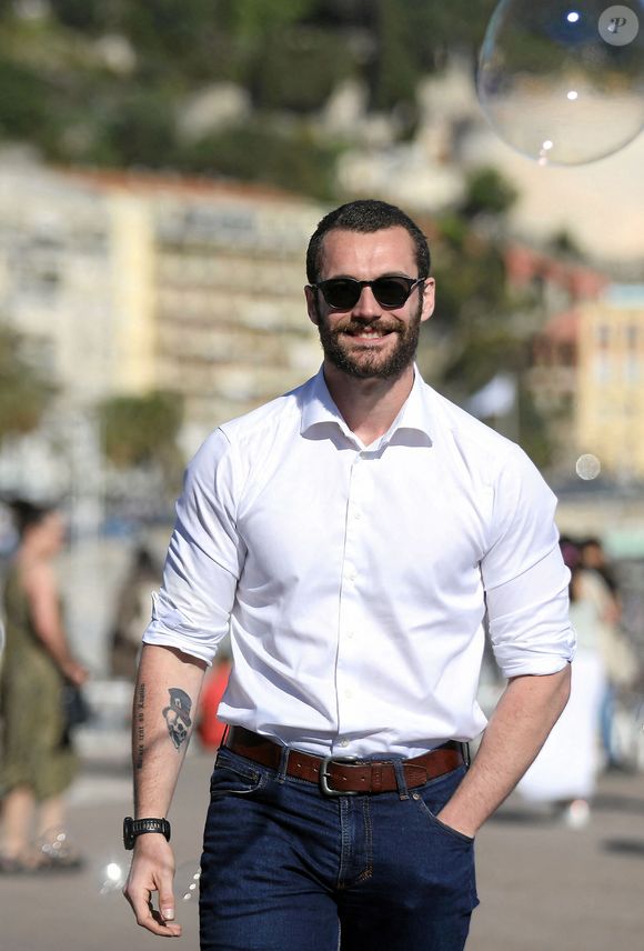 Les autres multiples qualités de sa moitié semblent amplement le combler : "Plus sérieusement, elle est l'incarnation parfaite de tout ce que j'ai toujours cherché chez une femme (...) Une immense beauté, une classe incroyable, une profonde stabilité, une grande intelligence". 


Exclusif - Shooting photo avec Louis Sarkozy à Nice le 25 avril 2025. © Jean-François Ottonello / Nice Matin / Bestimage