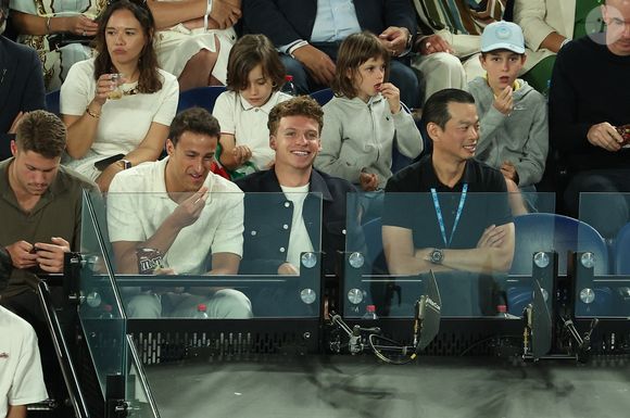 Léon Marchand en tribunes lors de la finale homme "Jannik Sinner - Alexander Sverev (6/3 - 7/6 - 6/3)" du tournoi de tennis d'Open 2025 de Melbourne en Australie, le 25 janvier 2025.
© Nicolas Luttiau/Bestimage