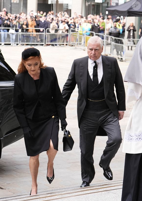 Sarah, duchesse d'York et le prince Andrew arrivent à la messe de requiem pour la duchesse de Kent, à la cathédrale de Westminster, au centre de Londres le 16 septembre 2025. Photo by Jordan Pettitt/PA Wire/ABACAPRESS.COM