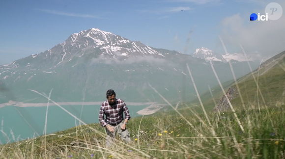 Depuis son enfance, son grand-père l'a initié aux joies de la montagne.

Laurent Gerra présente ses coins préférés de Savoie dans l'émission Chroniques d'en haut de France TV le 12 novembre 2025. Capture d'écran/France TV