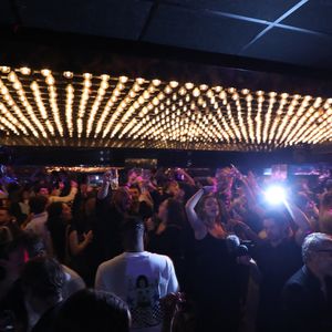 Jean Roch a reçu ses amis pour fêter la fermeture de son célèbre club privé, "VIP Room" à Saint-Tropez, après 29 ans d'existence, le 5 avril 2026. Après un dernier week-end de fête, du 3 au 5 avril 2026, le célèbre établissement sera remplacé par le "Lilly's Club".
© Franz Chavaroche / Bestimage