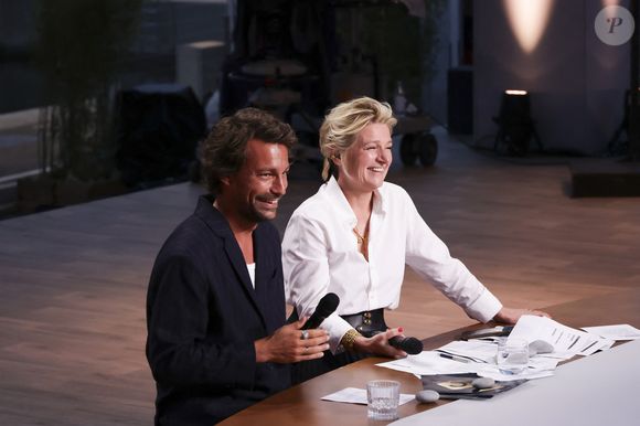 Exclusif - Bertrand Chameroy, Anne-Elisabeth Lemoine, sur le plateau de l'émission "C à vous" lors du 78ème Festival International du Film de Cannes, France, le 19 mai 2025. © Jack Tribeca/Bestimage