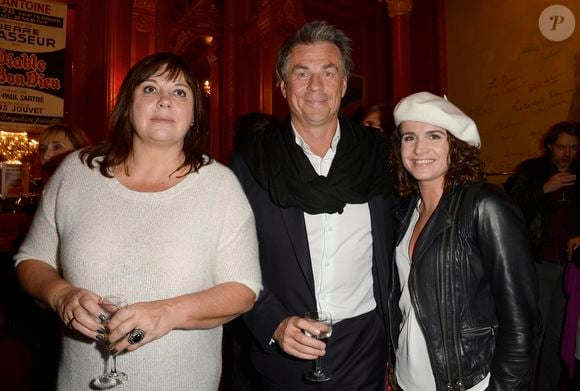 Michèle Bernier, Bruno Gaccio et Anne-Laure Gruet dans les backstages de la 150ème représentation de la pièce "Je préfère qu'on reste amis" au Théâtre Antoine à Paris le 5 novembre 2014.  

© Coadic Guirec/Bestimage