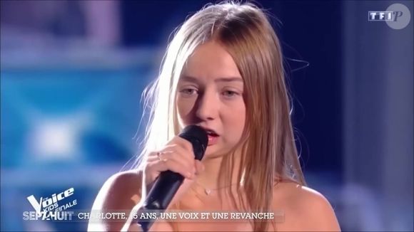 La jeune fille s’est confiée sur le cancer qui lui a été diagnostiqué alors qu’elle n’avait que 8 ans et qui allait mener à la déformation de son visage.

Charlotte, 15 ans, gagnante de la saison 11 de "The Voice Kids" - Portrait de la semaine de "Sept à Huit" sur TF1 le dimanche 12 avril 2026