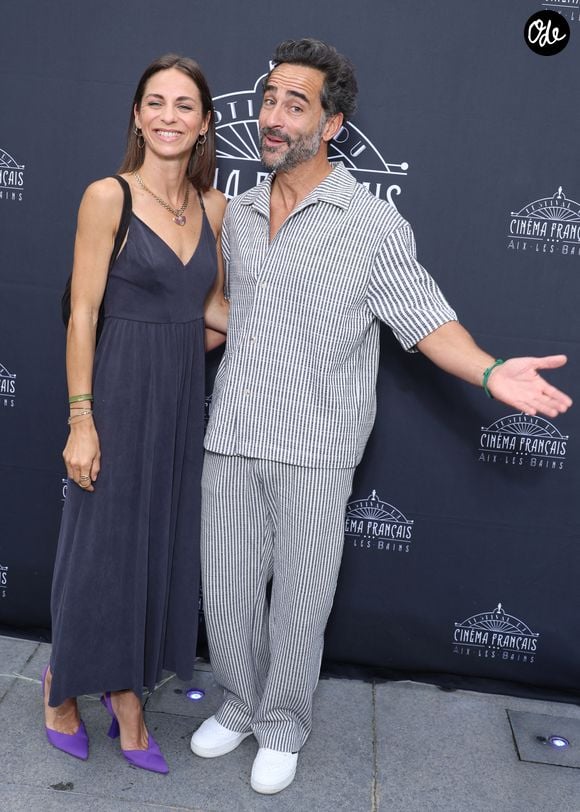 Florent Peyre et sa compagne Virginie Stref au photocall du Festival du Cinéma Francais et de la gastronomie d'Aix-Les-Bains, France, le 7 juin 2025. © Denis Guignebourg/Bestimage