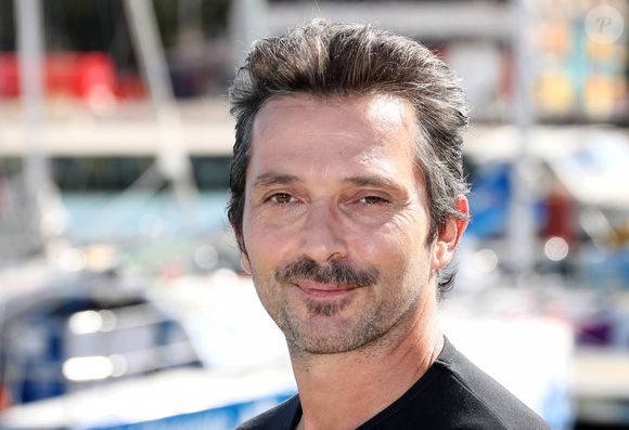 Sébastien Roch - Photocall de la série "Les mystères de l'amour" lors de la 21ème édition du Festival de la Fiction TV de la Rochelle . Le 13 septembre 2019 © Patrick Bernard / Bestimage