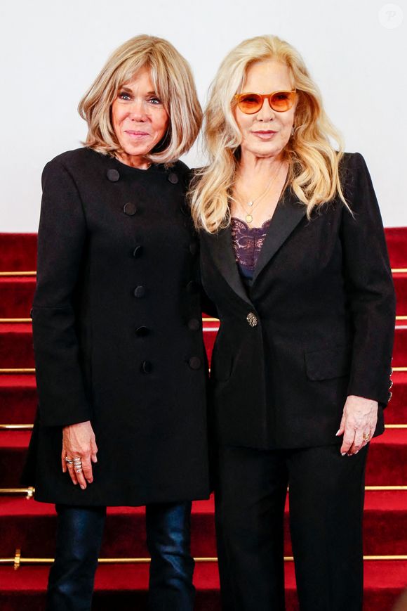 Brigitte Macron, première dame de France, et Sylvie Vartan au défilé Stéphane Rolland à la Salle Pleyel, "Collection Haute Couture Printemps/Eté 2025" lors de la Fashion Week de Paris (PFW), le 28 janvier 2025.
© Christophe Clovis / Bestimage