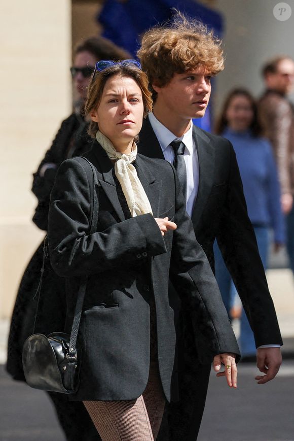 Yasmine Lavoine et Roman Lavoine, petits-enfants du défunt -  Arrivées aux obsèques du prince Jean-Stanislas Poniatowski en l'Eglise polonaise à Paris, France, le 29 avril 2024. © Jacovides-Moreau/Bestimage