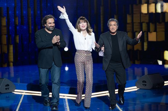 Exclusif - Frédéric François, André Manoukian, Isabelle Morizet (Karen Cheryl) lors de l'enregistrement de l'émission "La Boîte à secrets", présentée par F.Bollaert et diffusée le 16 janvier 2026 sur France 3, dans les studios du Lendit à Saint-Denis, France, le 16 décembre 2025. © Cyril Moreau/Bestimage