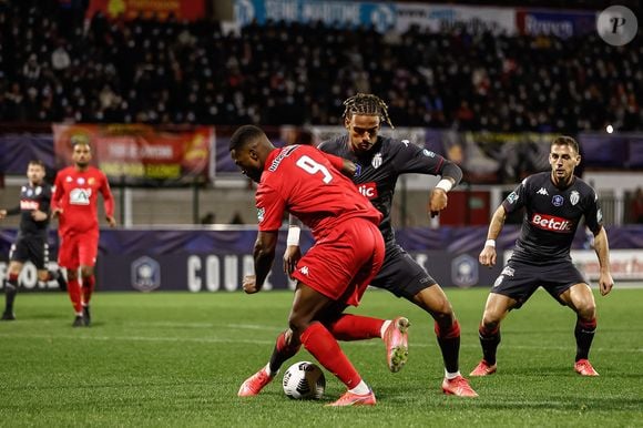 Nazon Duckens a été prévenu de la situation grâce à un ami.

Duckens Nazon (Quevilly-Rouen) vs Okou Yllan (AS Monaco) - 16ème de finale de la Coupe de France "Quevilly Rouen - AS Monaco (1-3)" au stade Robert Diochon, le 2 janvier 2022.