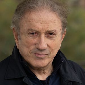 Exclusif - Michel Drucker - Les célébrités arrivent à l'enregistrement de l'émission "Vivement Dimanche" aux studios Rive Gauche à Paris, diffusée le 21 décembre 2025 sur France 3.
© Julien Sarkissian / Bestimage