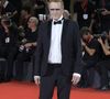 En larmes, le comédien a révélé la culpabilité et la douleur d'avoir dû cacher l'existence de ce frère pendant sa jeunesse, en suivant l'exemple de leur père.

Christophe Lambert sur le tapis rouge du 81e Festival du Film de Venise, le 1er septembre 2024. (Credit Image: © Mario Cartelli/SOPA Images via ZUMA Press Wire)