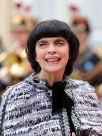 Mireille Mathieu passe la majeure partie de l’année à Neuilly, mais retrouve toujours, pour les fêtes, sa maison du Sud qu’elle affectionne tant