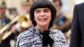 Mireille Mathieu passe la majeure partie de l’année à Neuilly, mais retrouve toujours, pour les fêtes, sa maison du Sud qu’elle affectionne tant