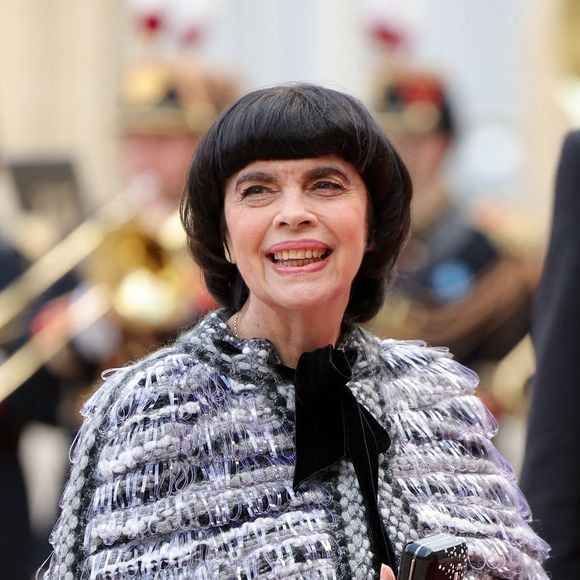 Mireille Mathieu passe la majeure partie de l’année à Neuilly, mais retrouve toujours, pour les fêtes, sa maison du Sud qu’elle affectionne tant