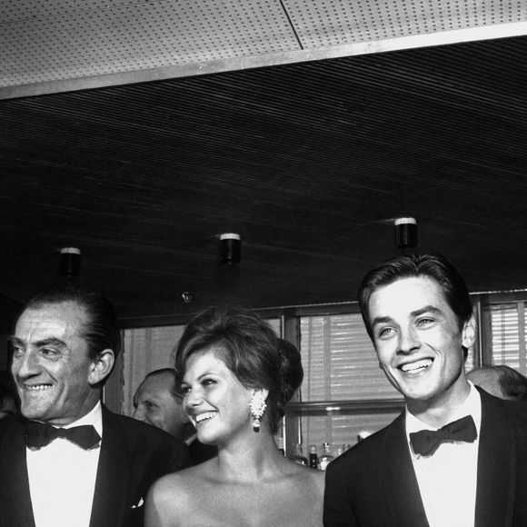 Luchino Visconti, Claudia Cardinale et Alain Delon à la fête sur l'Ausonia pour la présentation du film 'Rocco e i suoi fratelli', 21ème Festival du Film de Venise (1961). Photo by Alamy/ABACAPRESS.COM