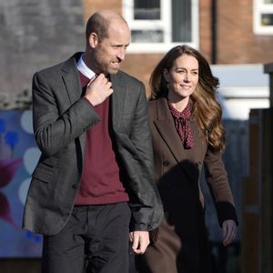 Le prince William, prince de Galles, et Catherine (Kate) Middleton, princesse de Galles, visitent le centre communautaire de Southport pour rencontrer les familles des personnes prises dans l'attaque au couteau de Southport plus tôt cette année, à Southport, Merseyside, Royaume-Uni, le 10 octobre 2024. © Danny Lawson/WPA-Pool/Bestimage