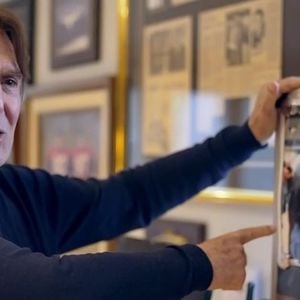 Voici à quoi ressemble la villa blanche de Sylvie Vartan à Los Angeles.