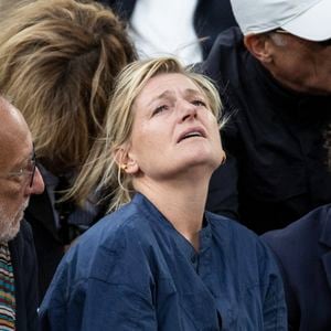 Anne-Élisabeth Lemoine en tribunes lors des Internationaux de France de Tennis de Roland Garros 2025, à Paris, France, le 7 juin 2025. © Cyril Moreau/Bestimage