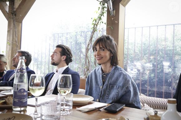 Exclusif - Alexandre (fils de Bruno Darde), Géraldine Maillet - Les célèbres personnalités de la télé se sont retrouvés avec bonheur, dans le Sud, à Vallauris Golf-Juan, pour assister à un magnifique show de cabaret, en présence de Mr Le Maire K. Luciano et ses adjoints, heureux de répondre à l'invitation du dynamique Président de l'association "Valoriser Vallauris Golf-Juan", Mr B. Darde, ce passionné d'art et du monde associatif projette également de créer un Musée de Sculpture à ciel ouvert , mêlant Art et Espace Public. © Jack Tribeca/Bestimage