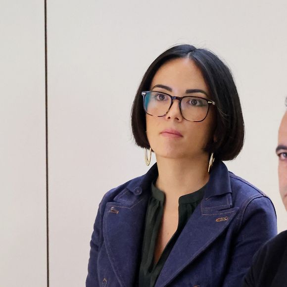 Chaque jour, elle fait une mise à jour de la situation sur ses réseaux sociaux, 

Agathe Auproux - G.Attal lance sa fondation "Faire Face", contre le harcèlement scolaire, au Philanthro-Lab à Paris, le 6 novembre 2024.
© Dominique Jacovides / Bestimage