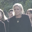 Marine Le Pen, le visage marqué et entourée de ses enfants et de sa soeur Marie-Caroline lors de l'arrivée à l'église