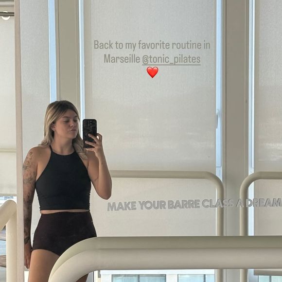 ur Instagram, la chanteuse de 28 ans a dévoilé un cliché dans une salle de sport située au 203 rue Breteuil en plein coeur du 8ème arrondissement de Marseille. 

Louane, Instagram