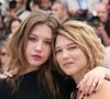 Adèle Exarchopoulos était apparue à l’aéroport de Nice avec un tee-shirt à l’effigie de Léa Seydoux, sa partenaire dans "La Vie d'Adèle"

Lea Seydoux, Adele Exarchopoulos - Photocall du film "La vie d'Adele" lors du 66eme festival du film de Cannes BORDE-MOREAU / BESTIMAGE