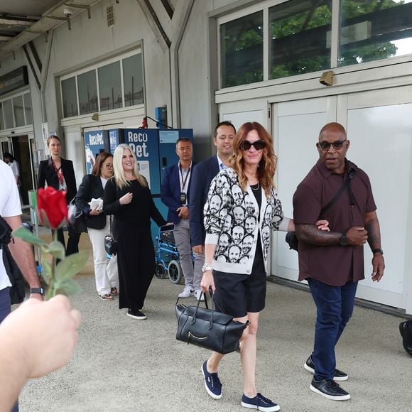 Julia Roberts (habillée en Celine) arrive à la 82ème édition du festival international du film de Venise (La Mostra) le 27 août 2025.
© Denis Guignebourg / Bestimage