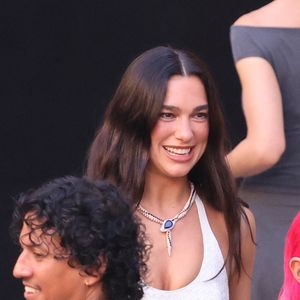 La chanteuse Dua Lipa et l'acteur Callum Turner ont été photographiés avant leur fête de mariage sur la Piazza Croce Dei Vespri à Palerme, en Italie, le 5 juin 2026. Photo : Snapix/ABACAPRESS.COM
