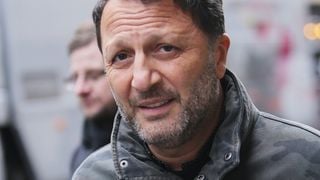 "Prenez soin de vous" : Arthur commence ses vacances d'une manière qu'il était loin d'imaginer