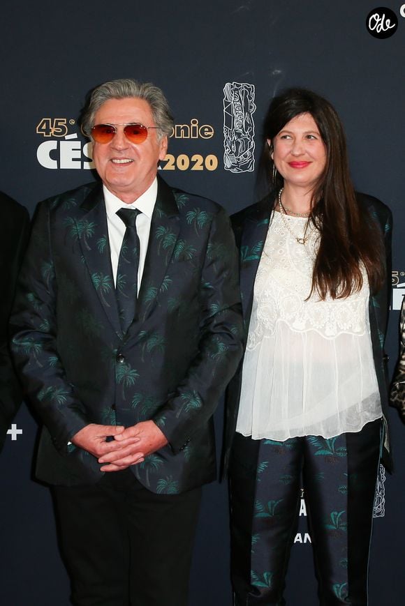 Le couple, marié depuis 2006, mène une vie discrète entre écriture, musique, peinture et moments en famille.

Daniel Auteuil et sa femme Aude Ambroggi lors du photocall lors de la 45ème cérémonie des César à la salle Pleyel à Paris le 28 février 2020 © Dominique Jacovides / Olivier Borde / Bestimage