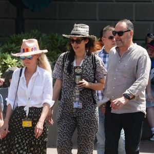 Exclusif -  Laeticia Hallyday, Jean Reno, sa femme Zofia Borucka - Laeticia Hallyday et ses filles Jade et Joy à Disneyland Paris avec la nounou Sylviane, le 26 juin 2019. (Agence /Bestimage).