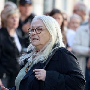 Josiane Balasko - Arrivées aux obsèques de Nadia Farès en l'église Saint-Jean-de-Montmartre à Paris, le 24 avril 2026. Dominique Jacovides - Olivier Borde / Bestimage