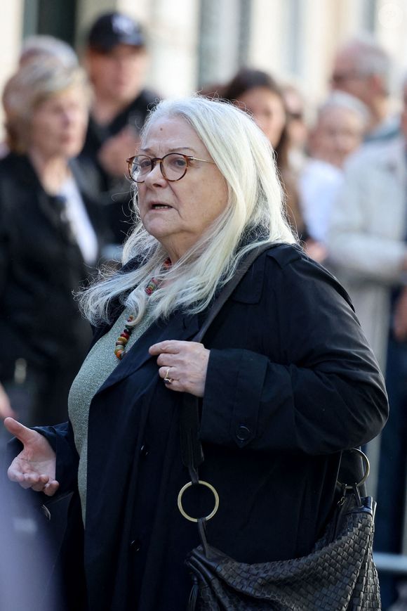 Josiane Balasko - Arrivées aux obsèques de Nadia Farès en l'église Saint-Jean-de-Montmartre à Paris, le 24 avril 2026. Dominique Jacovides - Olivier Borde / Bestimage