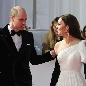 Selon Mail on Sunday, le mari de Kate Middleton sera à 4 000 kilomètres de Londres, en vacances avec sa famille sur l'île paradisiaque de Mustique, dans les Caraïbes. 

Le prince William, prince de Galles, et Catherine (Kate) Middleton, princesse de Galles, arrivent à la 76ème cérémonie des British Academy Film Awards (BAFTA) au Royal Albert Hall à Londres Photoshot/Panoramic/Bestimage