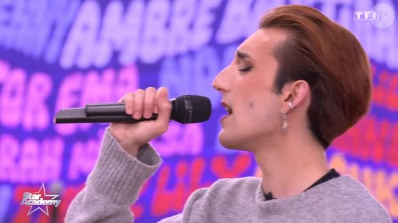 Et en effet, à 24 ans, Victor s'est très vite imposé comme une personnalité forte de cette promotion de la Star Academy.

Les départs s'enchaînent au sein du château de Dammarie-les-Lys.