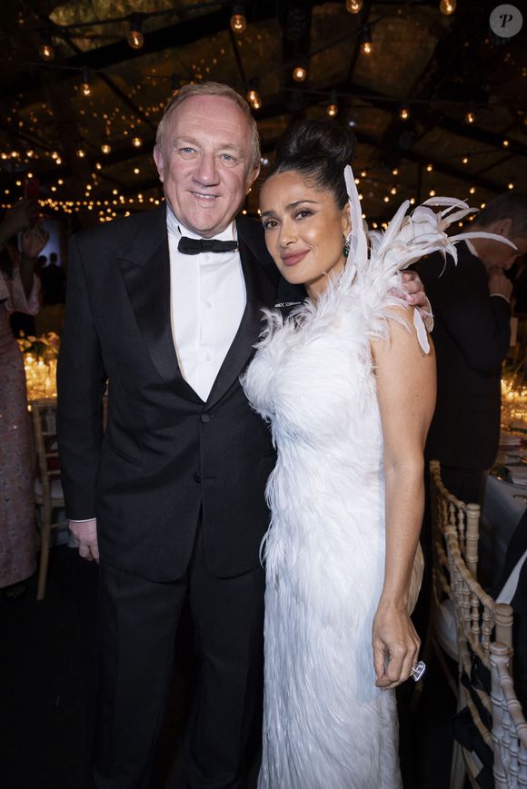 Selon "Challenges", l’offre avait été déposée en mars 2013 et n’avait pas rencontré de concurrence, laissant la voie libre à l’acquisition. 

François-Henri Pinault et sa femme Salma Hayek - Soirée "Kering Women in Motion Awards" à la Place de la Castre lors du 79ème Festival International du Film de Cannes. Le 17 mai 2026
© Olivier Borde / Bestimage