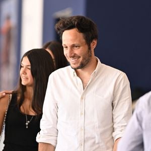 Exclusif - Vianney dans la tente VIP lors du Longines Paris Eiffel Jumping au pied de la Tour Eiffel sur le Champ-de-Mars à Paris, France, le 21 juin 2025.
© Perusseau-Veeren/Bestimage