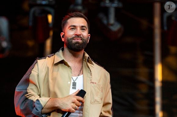 Kendji Girac en concert lors du festival de musique du Printemps de Perouges au Chateau de Saint-Maurice-de-Remens le 29 juin 2025. © Sandrine Thesillat / PsNewZ / Bestimage