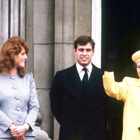 Sarah Ferguson, le prince Andrew, la reine Elizabeth en 2002 à Buckingham Palace
©ALPHA AGENCY / BESTIMAGE