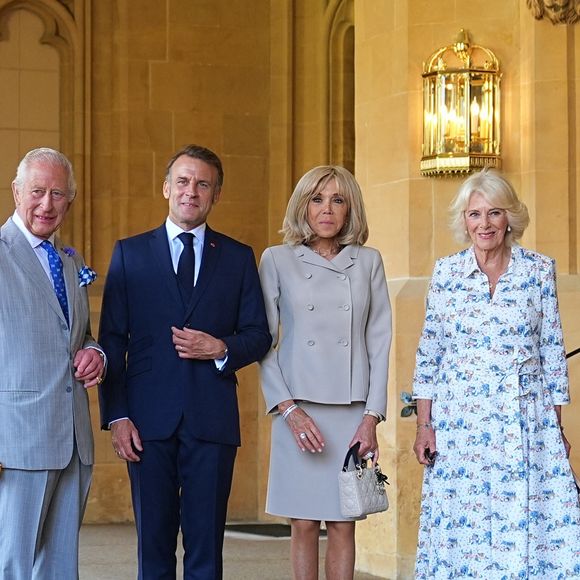 Déambulation d'Emmanuel Macron, président de la République Française, et de la Première dame Brigitte Macron, dans les jardins du château de Windsor avec le roi Charles III d'Angleterre et Camilla Parker Bowles, reine consort, le 9 juillet 2025. Au cours de cette promenade, le chef de l'Etat français et le souverain britannique ont abordé la protection de la biodiversité. Le couple présidentiel français est en visite officielle en Grande-Bretagne du 8 au 10 juillet 2025.
