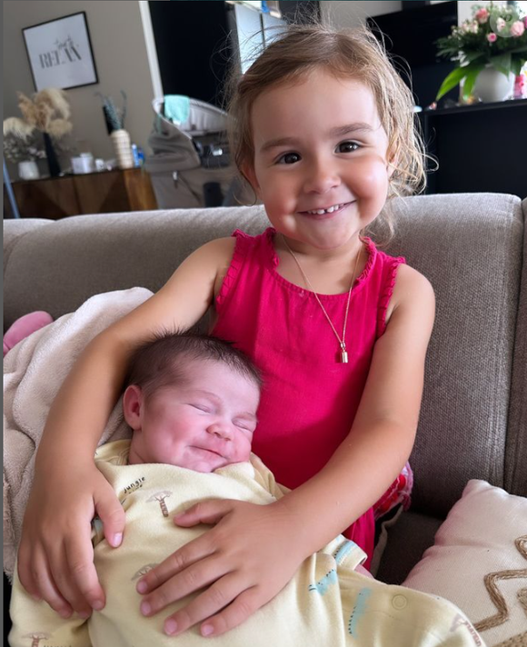 Lya et Rose, les filles de Laure et Matthieu de "Mariés au premier regard" @Instagram