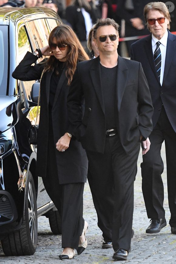 David Hallyday et sa femme Alexandra Pastor , Tony Scotti - Obsèques de Nathalie Baye en l'église Saint-Sulpice à Paris le 23 avril 2026. 

©Clement Prioli / Bestimage