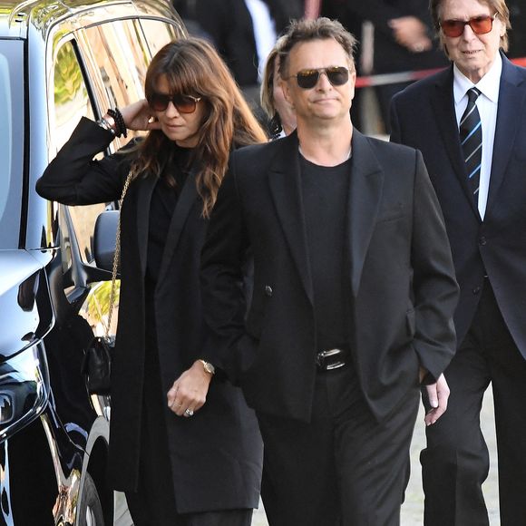 David Hallyday et sa femme Alexandra Pastor , Tony Scotti - Obsèques de Nathalie Baye en l'église Saint-Sulpice à Paris le 23 avril 2026. 

©Clement Prioli / Bestimage
