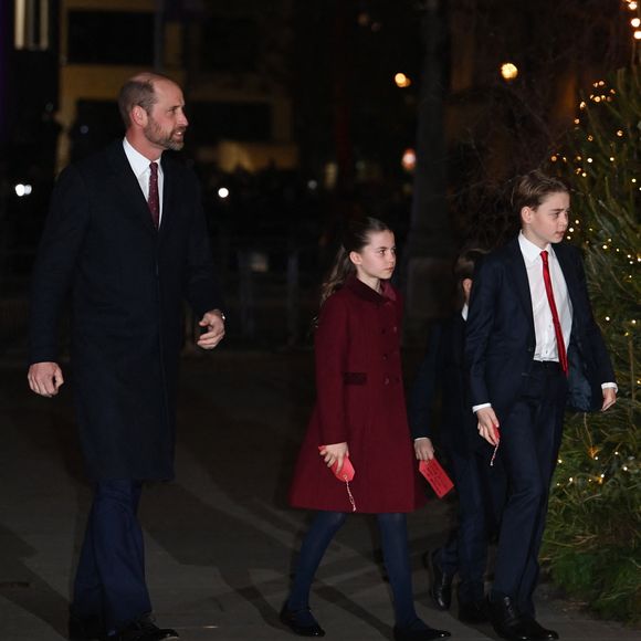 Le prince William, prince de Galles, le prince George de Galles, la princesse Charlotte de Galles, et le prince Louis de Galles, assistent au service Together At Christmas Carol à l'abbaye de Westminster à Londres, Royaume-Uni, le 6 décembre 2024. © Justin Goff/GoffPhotos/Bestimage