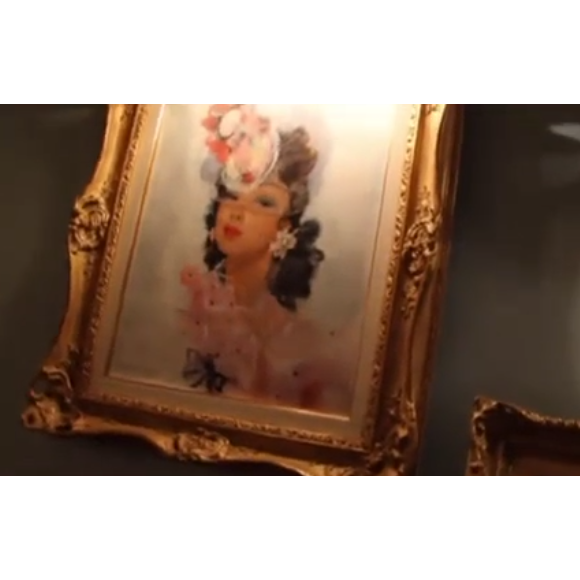 Visite guidée de l'appartement de Thierry Ardisson, situé au 214 rue de Rivoli dans le 1er arrondissement de Paris.
